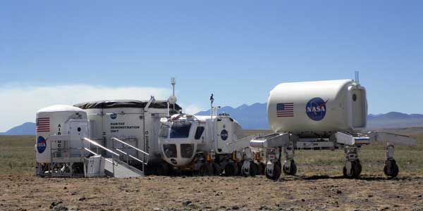 The USGS assists the DRATS (NASA's Desert Rats) in training operations